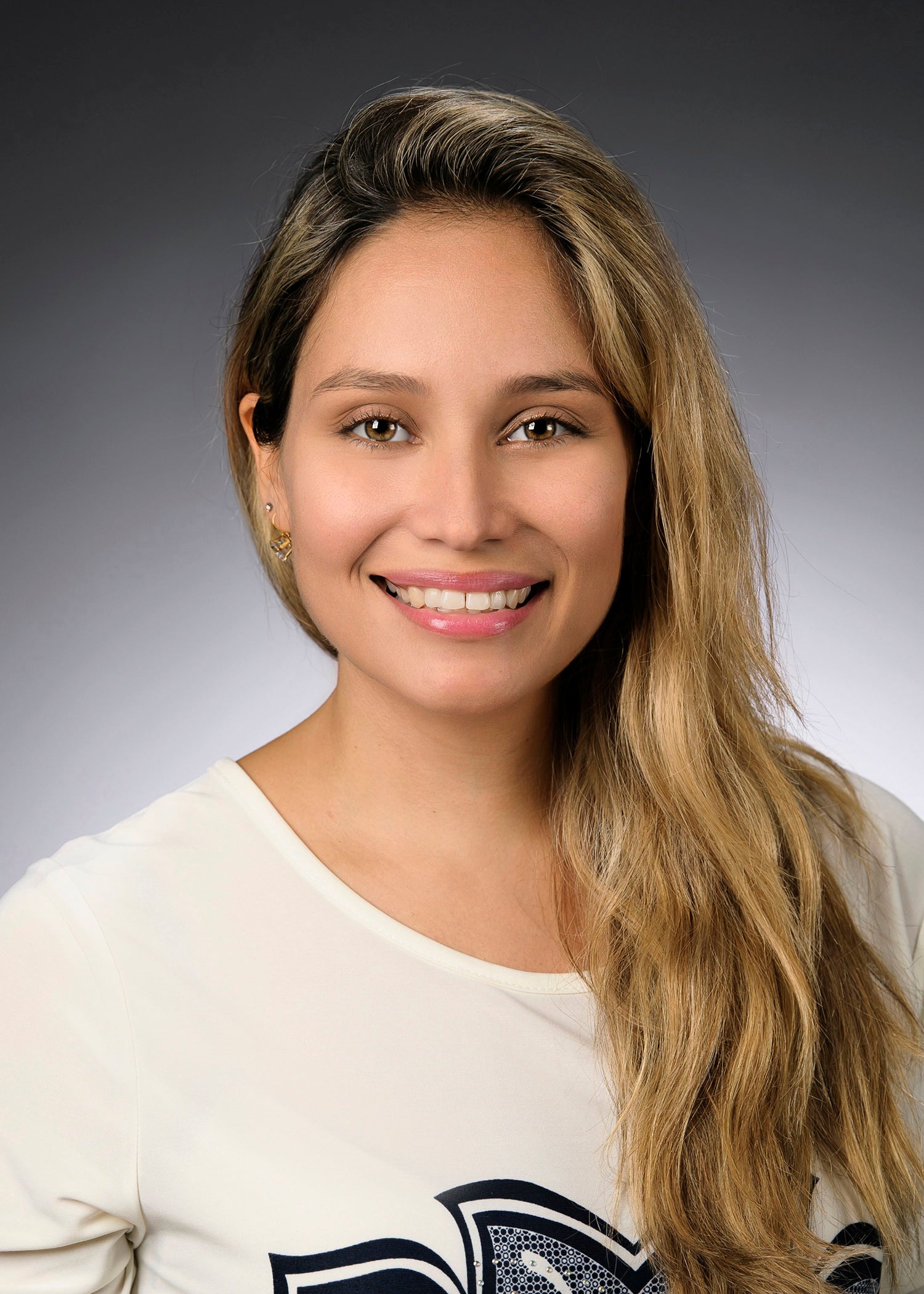 headshot of Gabriela Alberola 