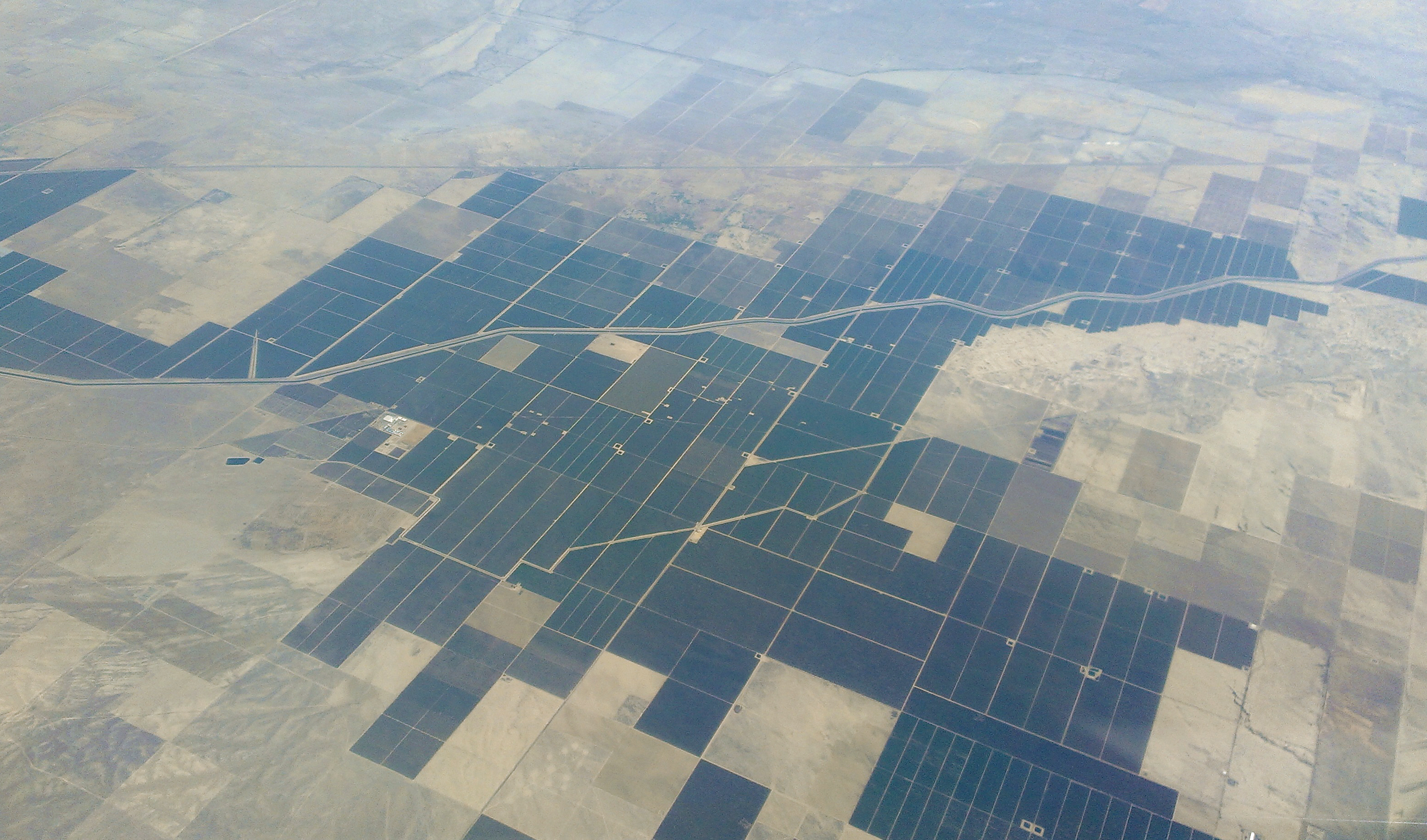 Aerial view of Kern County farmland - wikimedia