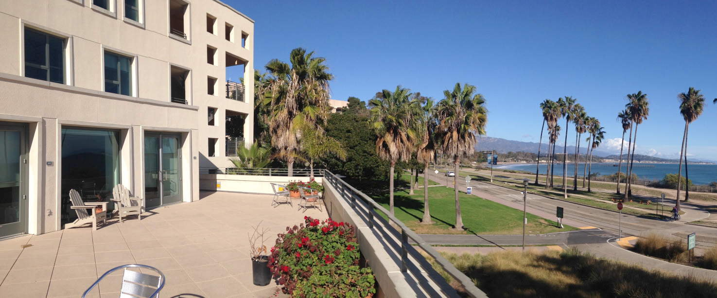 Outdoor terrace and view of ocean