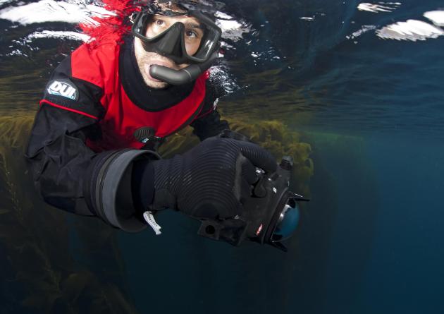 Octavio Aburto in dive gear underwater