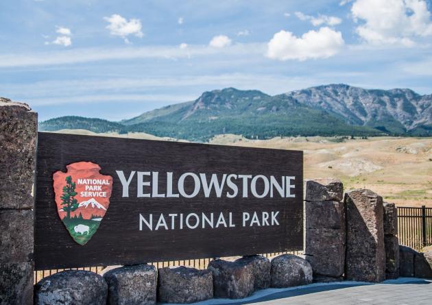 Yellowstone National Park sign